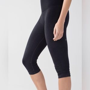 Lululemon In The Flow Crop II - Heather Grey - Size 4